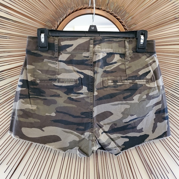 NWT EXPRESS MID RISE CAMO STRETCH CUTOFF SHORTS - Picture 4 of 4